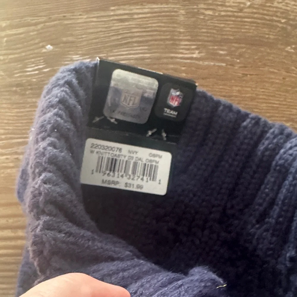 New Era Navy Dallas Cowboys Women's cable knit hat with Pom Pom